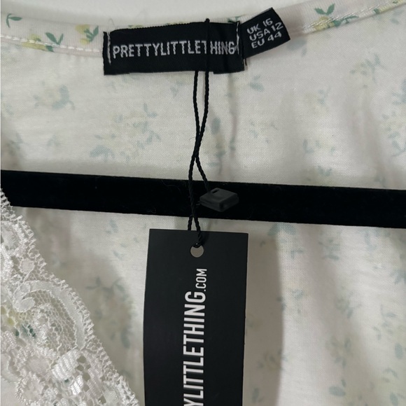 Cream Ditsy Floral Short Sleeve Top - Picture 2 of 5